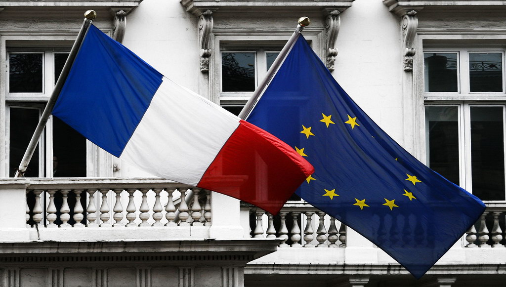 флаги Франции и ЕС